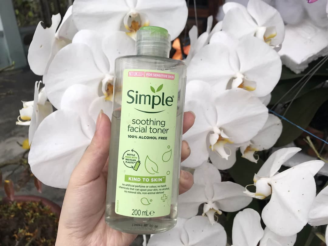 Review chi tiết Simple Soothing Facial Toner