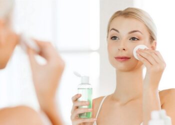 Các bước skincare cho da mụn thâm “chuẩn” nhất cho chị em