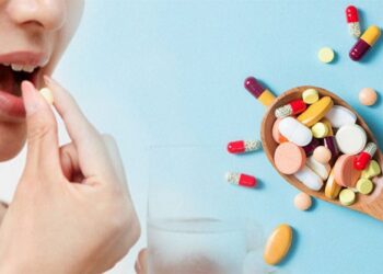 Theo dõi phản ứng của cơ thể sau khi uống thuốc