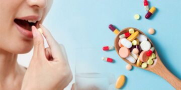 Theo dõi phản ứng của cơ thể sau khi uống thuốc