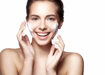 5 công dụng của sữa rửa mặt