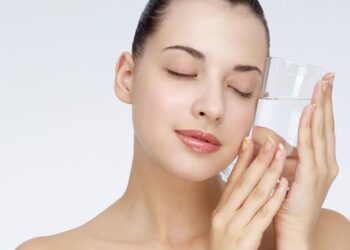 Uống nước giúp đẹp da