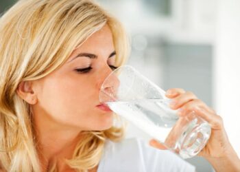 Uống nước giúp giảm cân như thế nào?