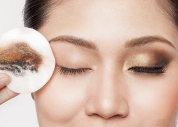 Vì sao cần sử dụng nước tẩy trang mỗi ngày?