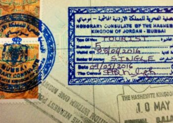 Hộ chiếu phải còn trang trống để dán visa