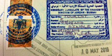 Hộ chiếu phải còn trang trống để dán visa